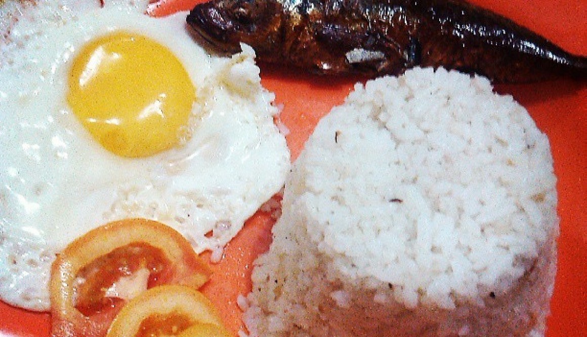 Tisilog with sliced tomatoes